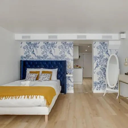 Modern French Country Studio Charm In The Canal Saint Martin 10th District Apartmán Paříž