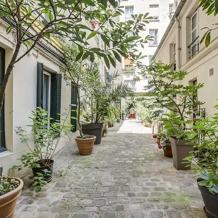 Modern French Country Studio Charm In The Canal Saint Martin 10th District Paříž
