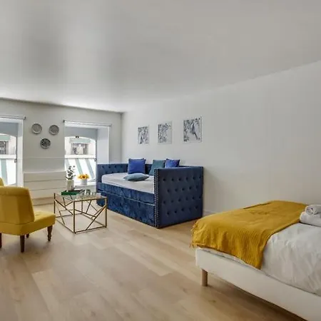 Apartmán Modern French Country Studio Charm In The Canal Saint Martin 10th District