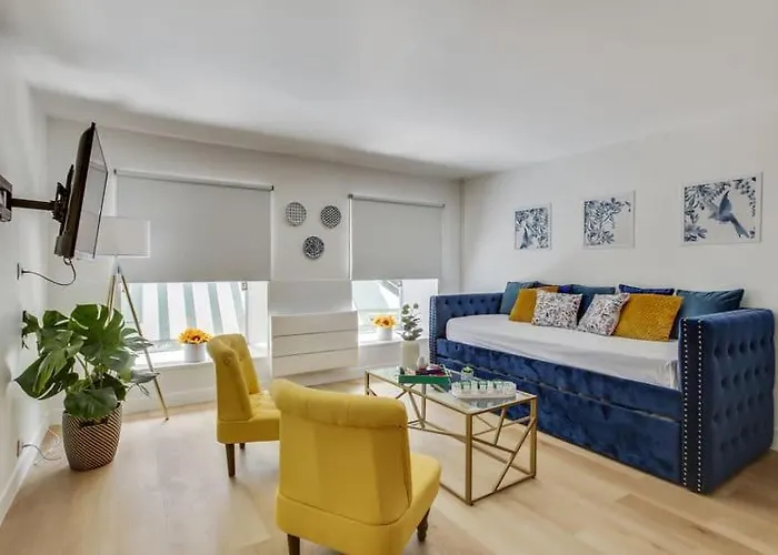 Modern French Country Studio Charm In The Canal Saint Martin 10th District 아파트 파리