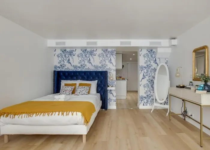 Modern French Country Studio Charm In The Canal Saint Martin 10th District 아파트 파리