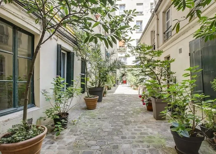 Modern French Country Studio Charm In The Canal Saint Martin 10th District 파리